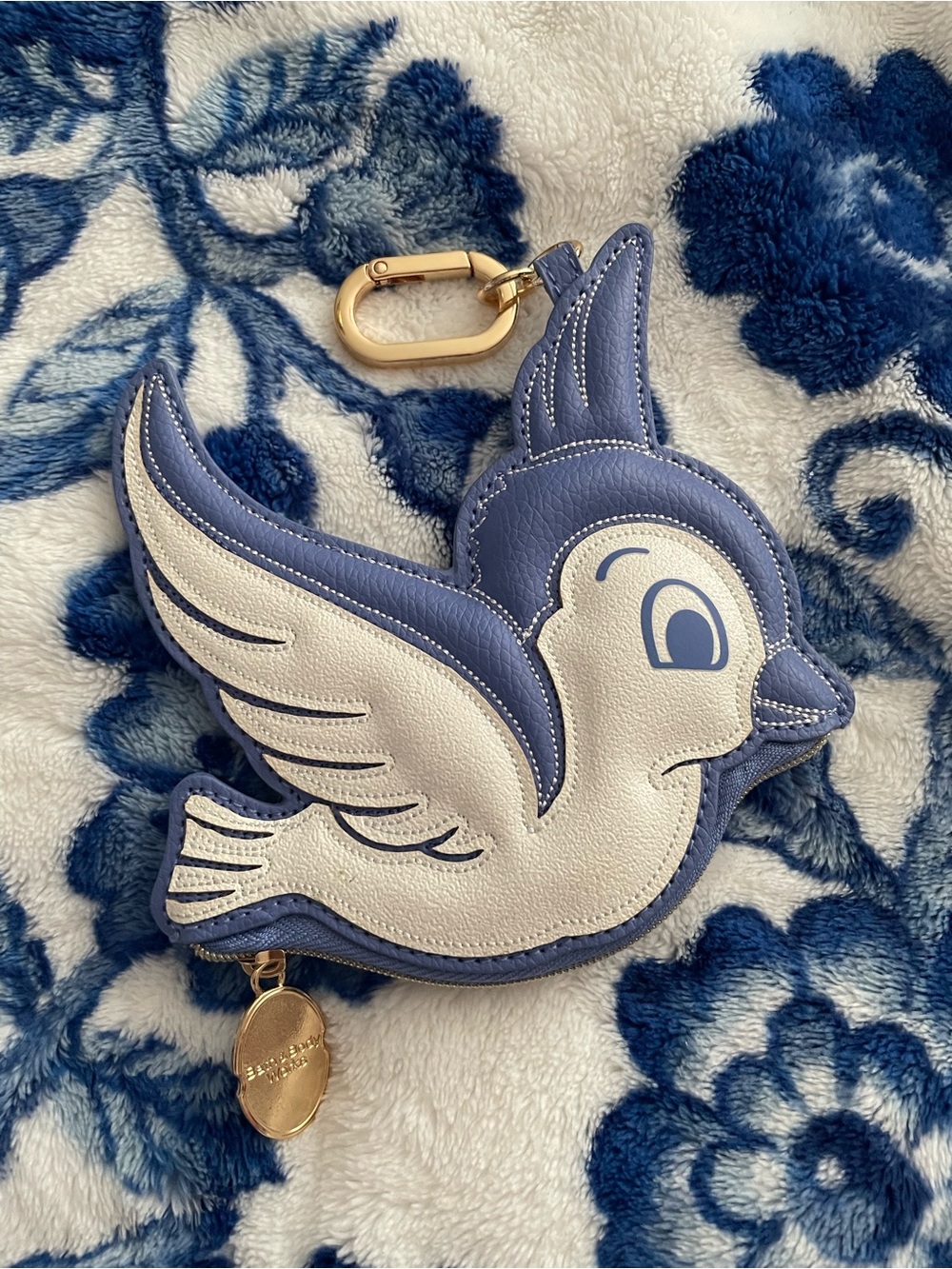 NWOT Disney’s  Snow White Blue and White Bird Keychain Purse with Gold Hardware